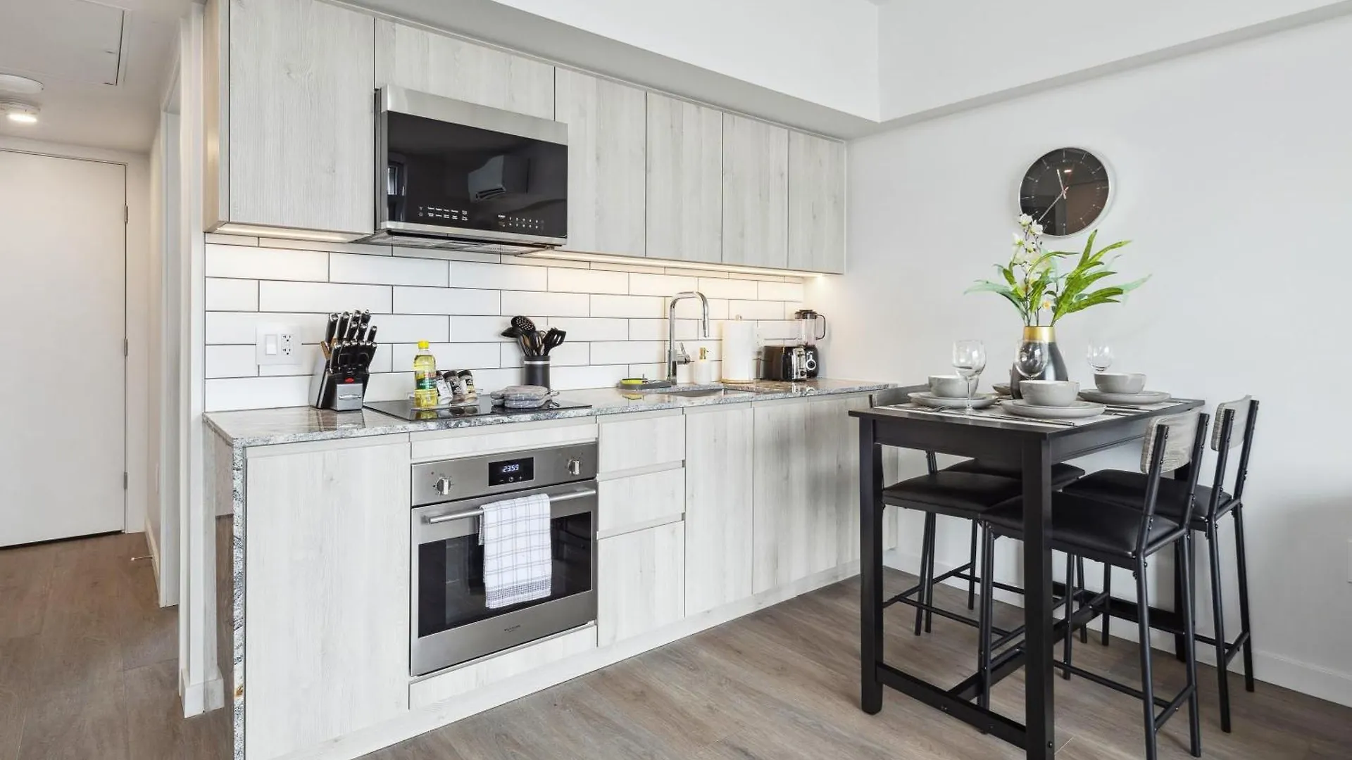 Brand New City Apt In Downtown Vancouver Canada