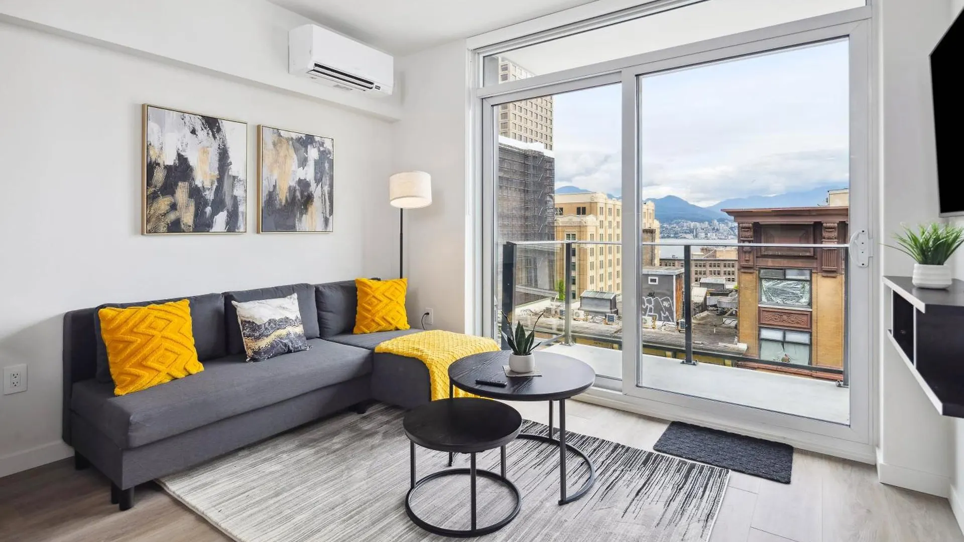 Brand New City Apt In Downtown Vancouver Apartment