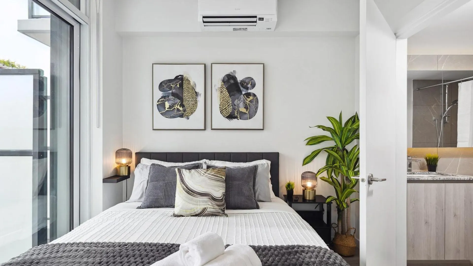 Brand New City Apt In Downtown Vancouver Apartment