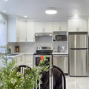 Newly-renovated 3br House, 12 Minutes To Airport Toronto