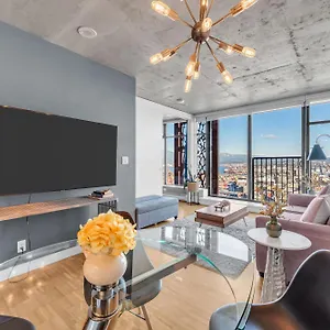 Water Views, 40th Floor Sub-penthouse! Entire In The Heart Of Centre Vancouver